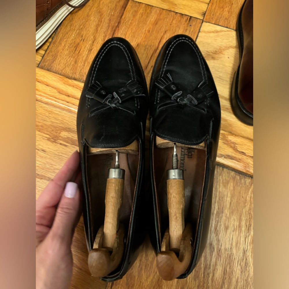 Beautifully kept Grayson Tassel Loafer - Allen Edmonds 9.5A